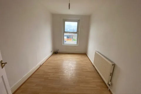 3 bedroom maisonette to rent, Poulton Road, Wallasey CH44