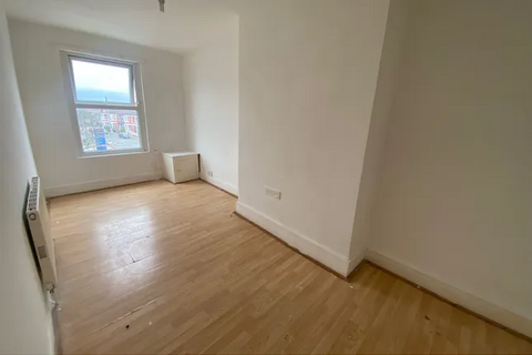 3 bedroom maisonette to rent, Poulton Road, Wallasey CH44