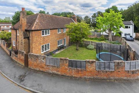 undefined, Thorpe, Surrey