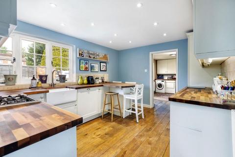 undefined, Thorpe, Surrey
