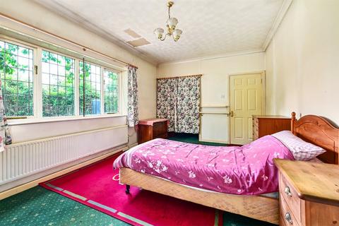 4 bedroom semi-detached house for sale, Minley Road, Camberley GU17