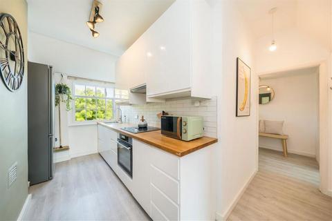 1 bedroom flat for sale, Vanbrugh Park, London SE3