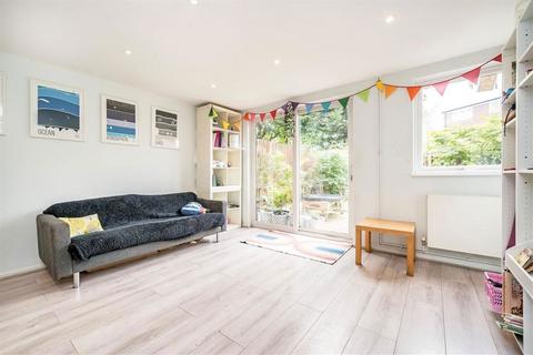 23 Lucorn Close, London, SE12 0SX