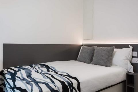 Studio to rent, Holloway Road