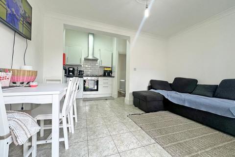 64b Elgin Road, Ilford, IG3 8LN