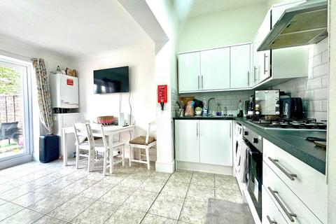 64b Elgin Road, Ilford, IG3 8LN