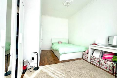 64b Elgin Road, Ilford, IG3 8LN