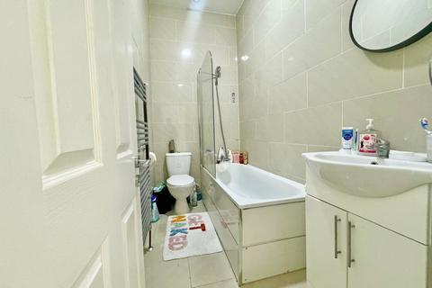 64b Elgin Road, Ilford, IG3 8LN