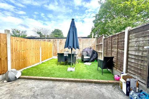 64b Elgin Road, Ilford, IG3 8LN