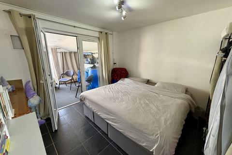 18 Bates Green, Norwich, NR5 8YN