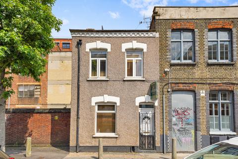 3 bedroom end of terrace house for sale, Ellsworth Street, London, E2