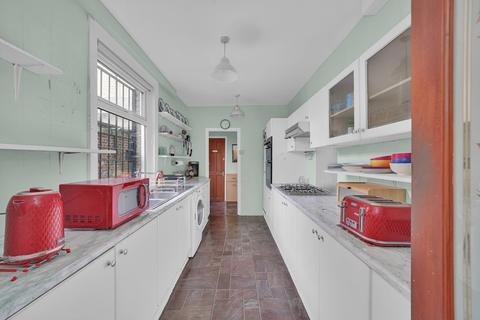3 bedroom end of terrace house for sale, Ellsworth Street, London, E2