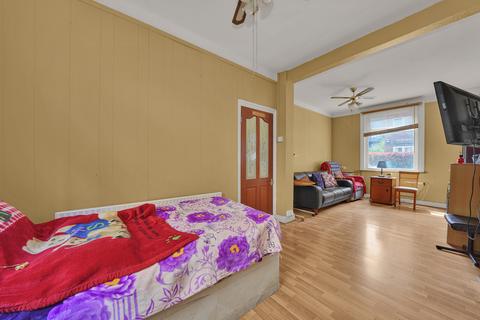 3 bedroom end of terrace house for sale, Ellsworth Street, London, E2