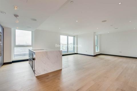 3 bedroom apartment to rent, Sovereign Court, Hammersmith W6
