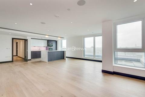 3 bedroom apartment to rent, Sovereign Court, Hammersmith W6