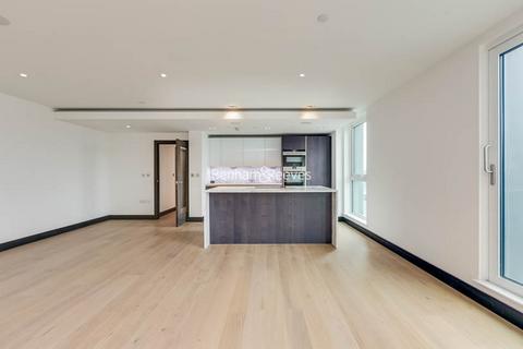 3 bedroom apartment to rent, Sovereign Court, Hammersmith W6