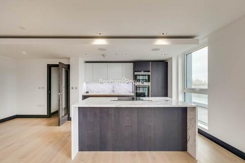 3 bedroom apartment to rent, Sovereign Court, Hammersmith W6