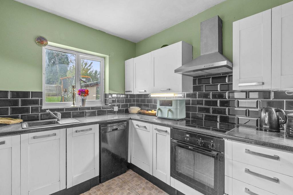 81 Seymour Park Road, SL7 3 ES (LOW RES)-5