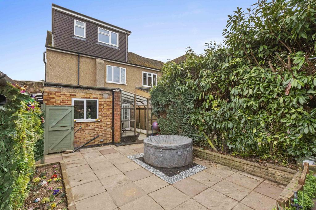 81 Seymour Park Rd, SL7 3 ES (LOW RES)-16