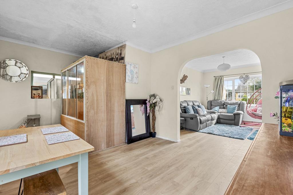 81 Seymour Park Rd, SL7 3 ES (LOW RES)-10