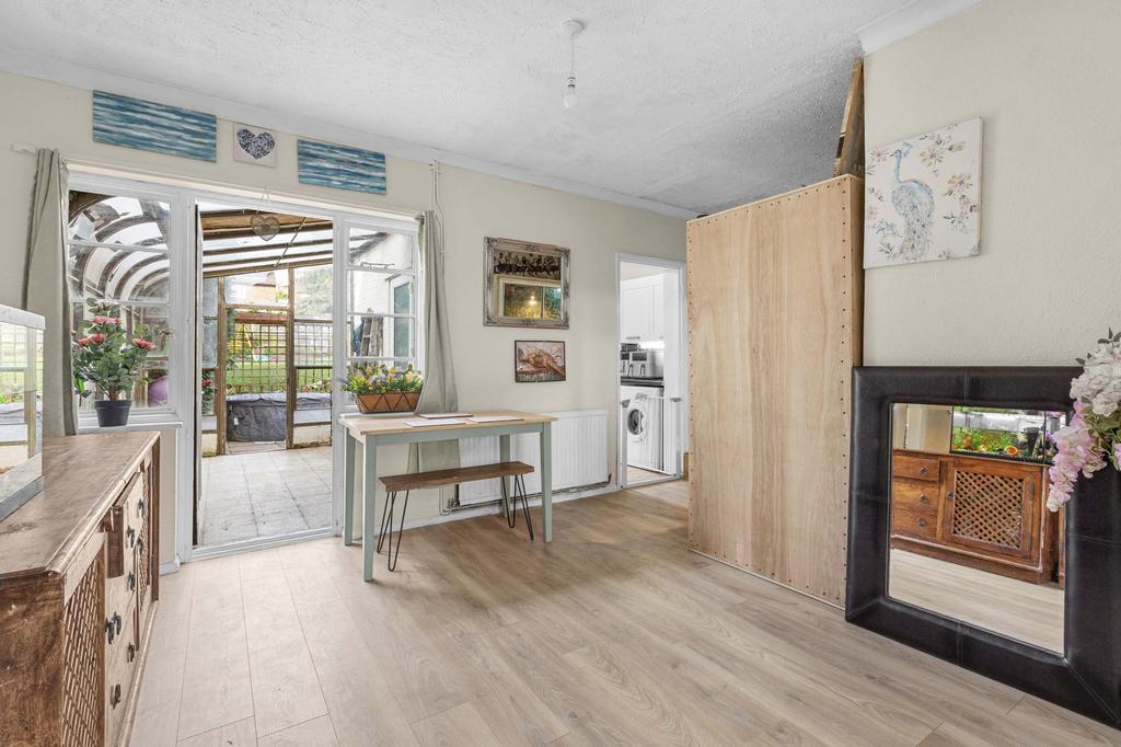 81 Seymour Park Rd, SL7 3 ES (LOW RES)-9