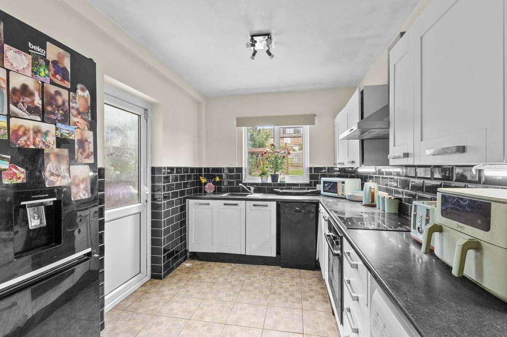 81 Seymour Park Rd, SL7 3 ES (LOW RES)-13