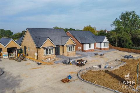 undefined, The Oaks, Thorpe-Le-Soken CO16