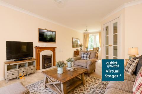 1 bedroom flat for sale, London Road, Redhill, Surrey