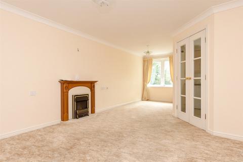 1 bedroom flat for sale, London Road, Redhill, Surrey