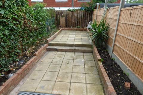 4 bedroom townhouse to rent, Skelley Road, London E15