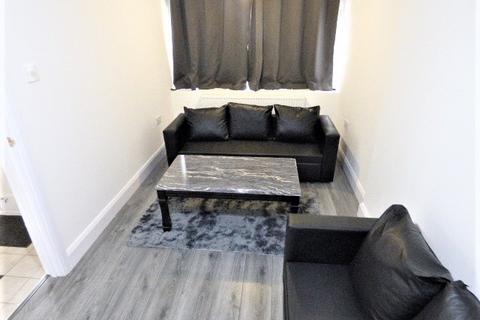 4 bedroom townhouse to rent, Skelley Road, London E15