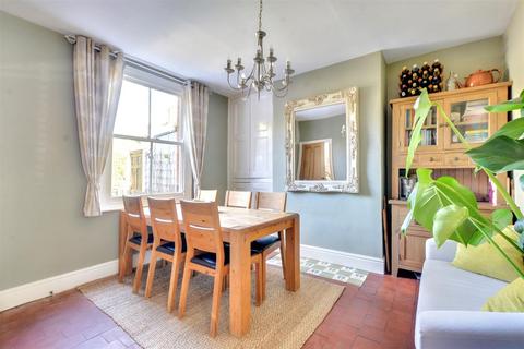 7 Abbey Road, Beeston, Nottingham, NG9 2QF