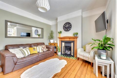 7 Abbey Road, Beeston, Nottingham, NG9 2QF