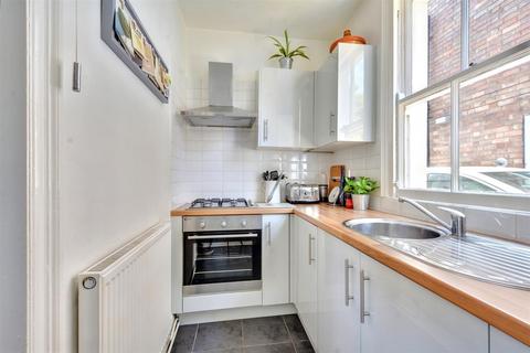 7 Abbey Road, Beeston, Nottingham, NG9 2QF
