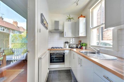 7 Abbey Road, Beeston, Nottingham, NG9 2QF