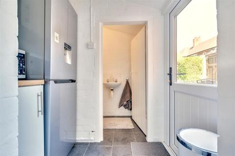 7 Abbey Road, Beeston, Nottingham, NG9 2QF
