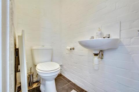 7 Abbey Road, Beeston, Nottingham, NG9 2QF