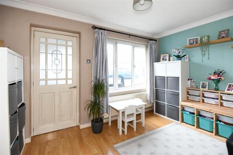 19 Baydon Close, Trowbridge, BA14 0RS