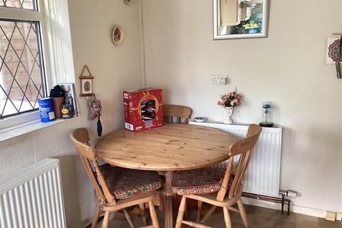 undefined, Bryn Siriol, Benllech
