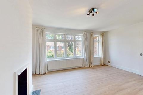 2 bedroom flat for sale, Courtlands Avenue, Kew, Richmond, Surrey TW9