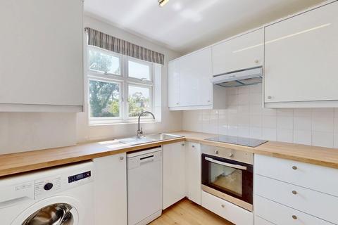 2 bedroom flat for sale, Courtlands Avenue, Kew, Richmond, Surrey TW9