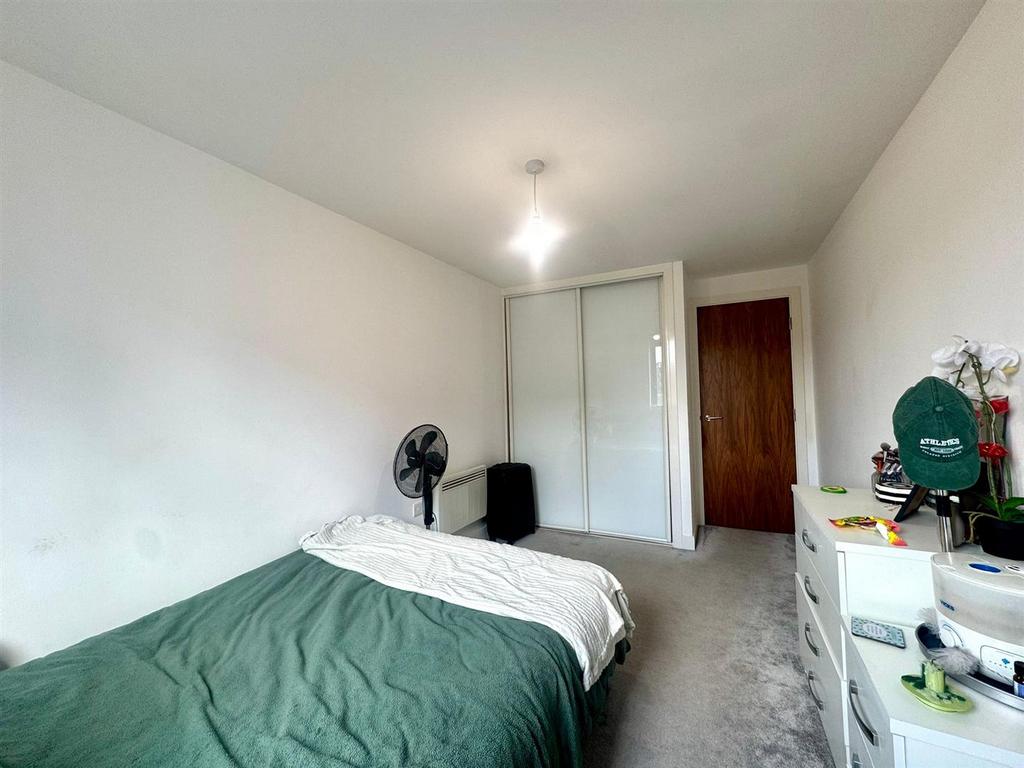 Second bedroom pic 2.jpeg