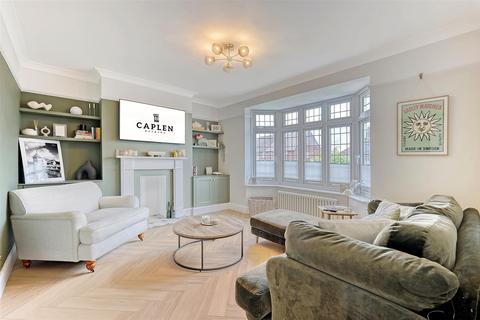 18 Roding View, Buckhurst Hill, IG9 6AQ