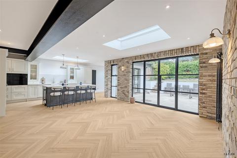 18 Roding View, Buckhurst Hill, IG9 6AQ