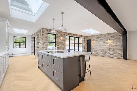 18 Roding View, Buckhurst Hill, IG9 6AQ