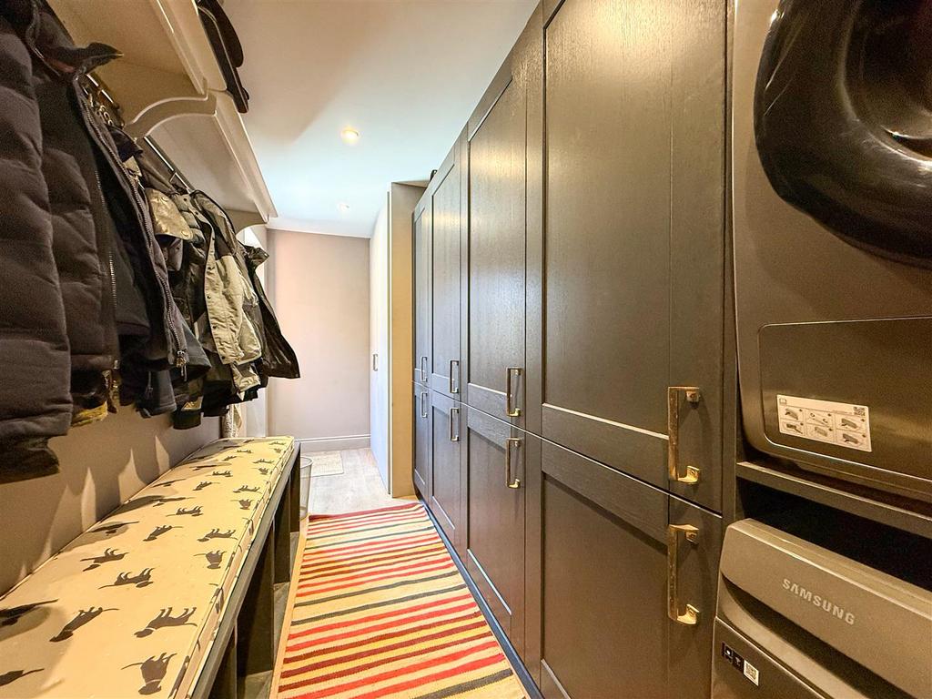 Utility/cloakroom