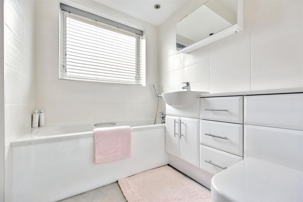 Bathroom 1.jpeg