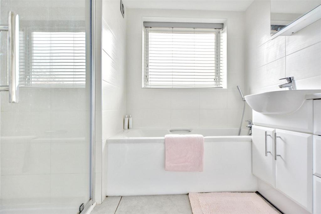 Bathroom 2.jpeg