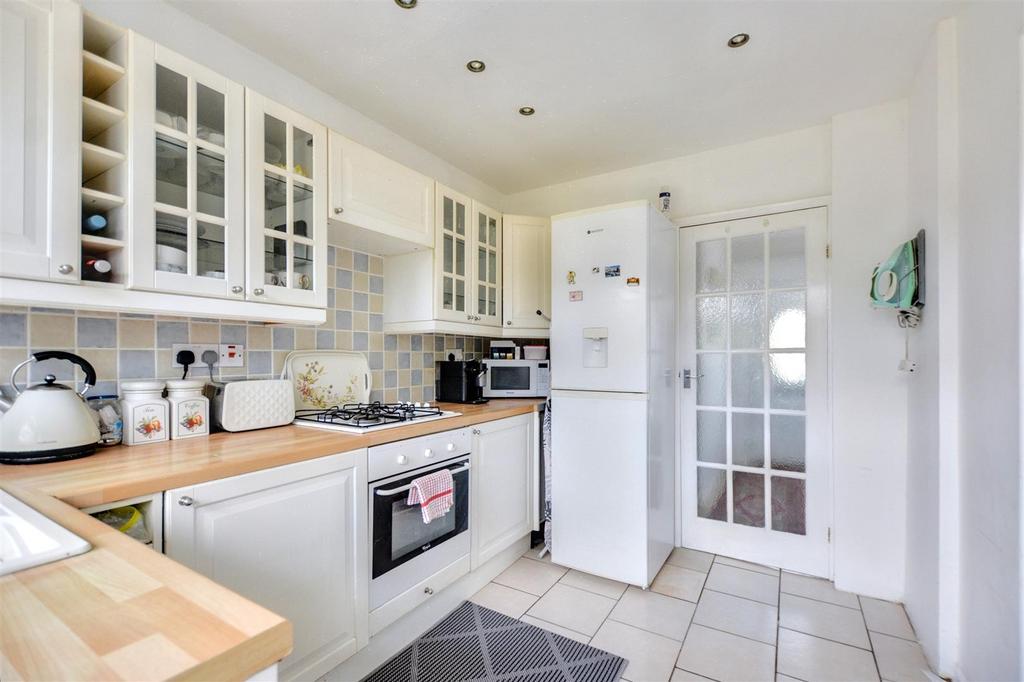 Kitchen 2.jpeg
