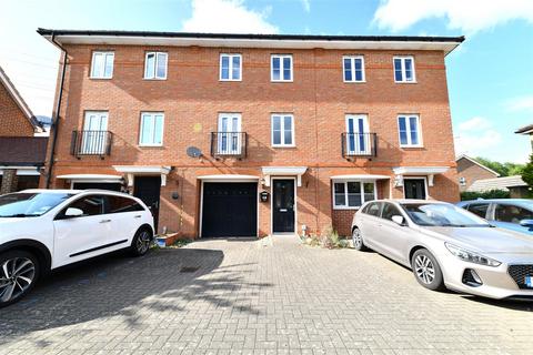 4 bedroom terraced house for sale, Grampian Place, Stevenage
